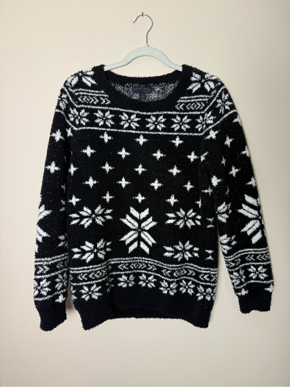 Barefoot Dreams CozyChic Black & White Snowflake Crewneck Sweater size small